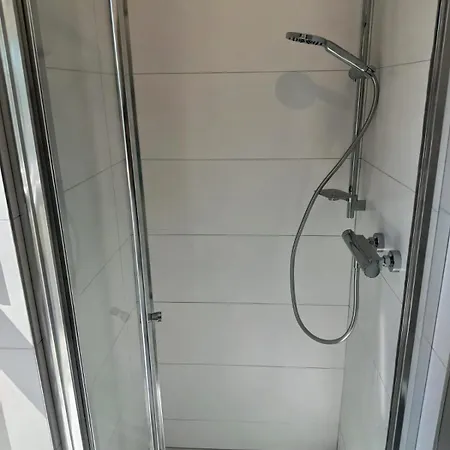 The Free Range At The Cracked Hen דירה גורי