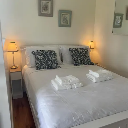 דירה The Free Range At The Cracked Hen גורי